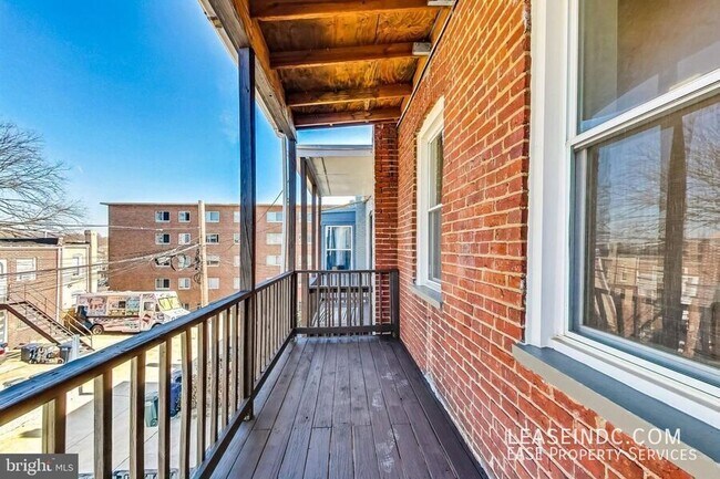 Building Photo - 535 Gresham Pl NW