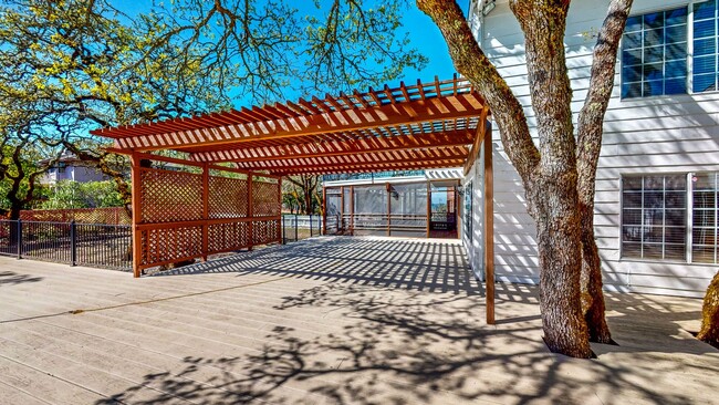 Building Photo - Large Custom Bennett Valley Home with Pool