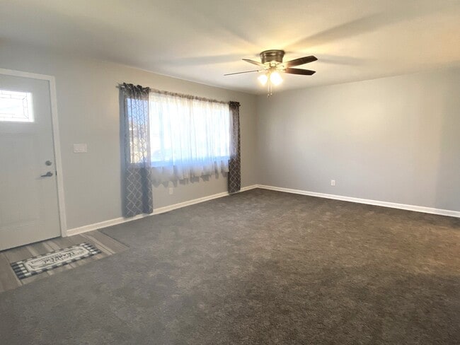 big living room - 20 Mesa Rd