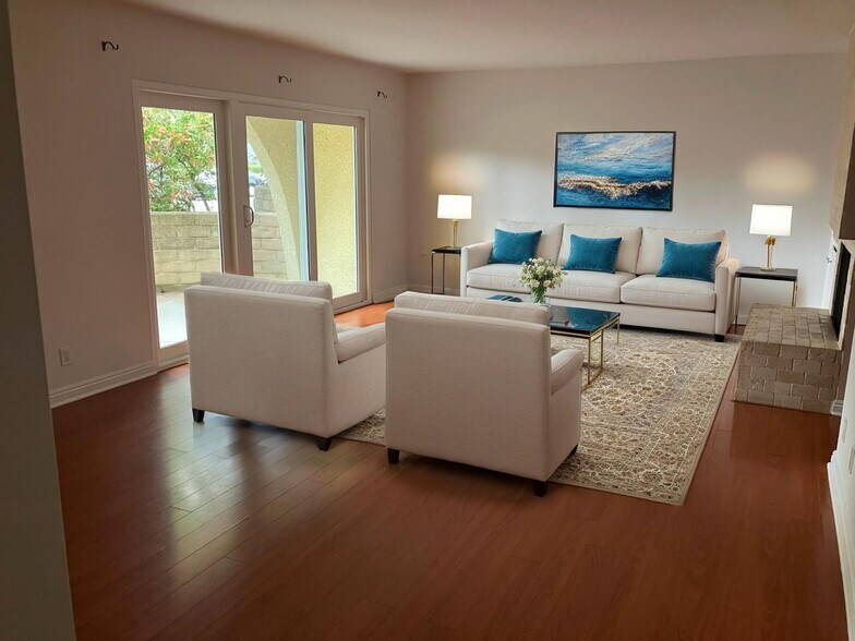living room - 2020 Idaho Ave