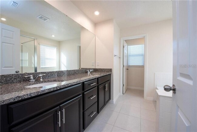 Building Photo - 2400 Avian Loop