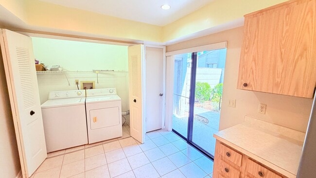 Building Photo - Beautiful 2bed/2ba Town Home in the Amazing Community of Fern Park!