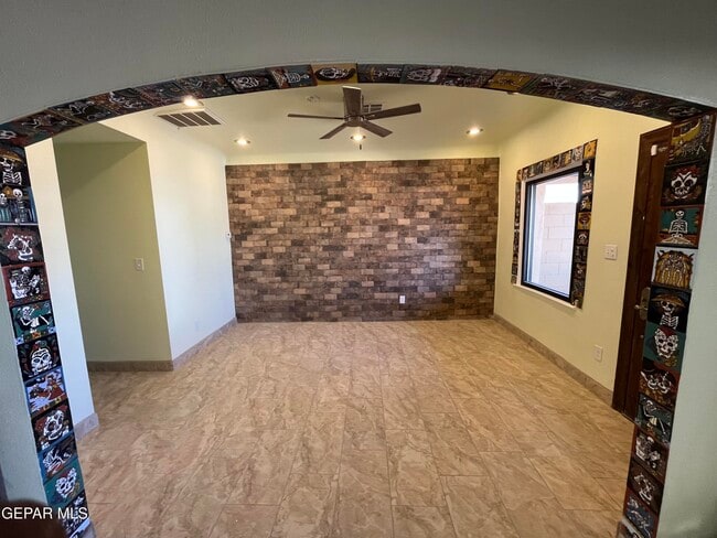 Building Photo - 3614 E Missouri Ave