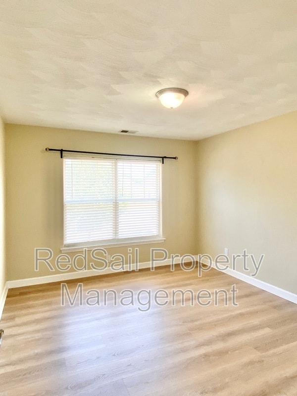 Building Photo - 9 Rockingham Dr