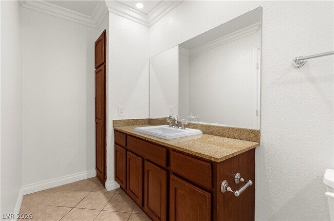 Building Photo - 1150 N Buffalo Dr