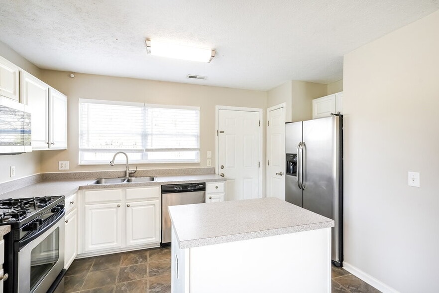 Building Photo - 1701 Stone Hollow Ct