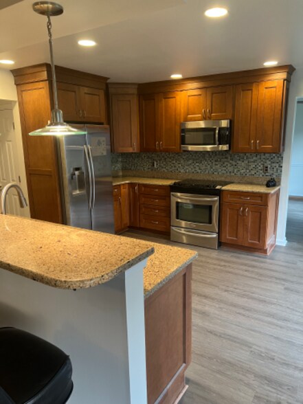 Building Photo - 2633 Pender Dr