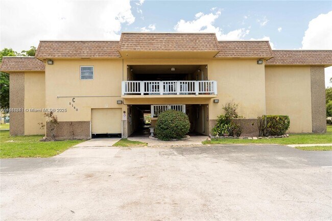 Primary Photo - 5140 SW 40th Ave