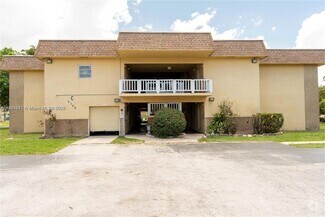 Building Photo - 5140 SW 40th Ave