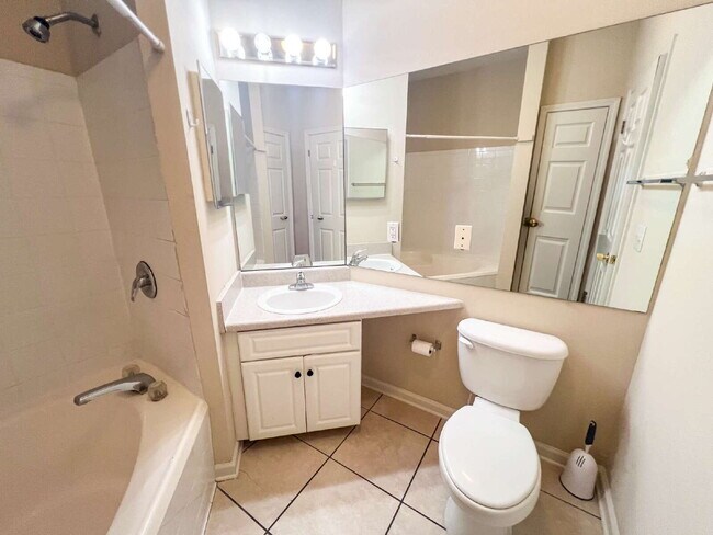 Building Photo - 2 Bed, 2 Bath Condo at amenity-rich The Me...