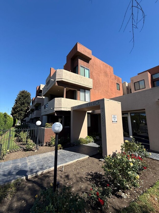 Building Photo - Spacious 2 Bedroom, 2 Bathroom, Canoga Par...