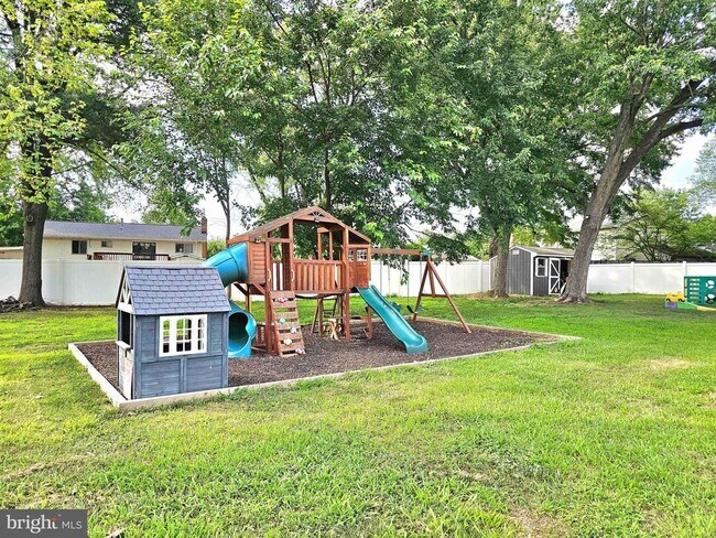 Building Photo - 5918 King James Dr