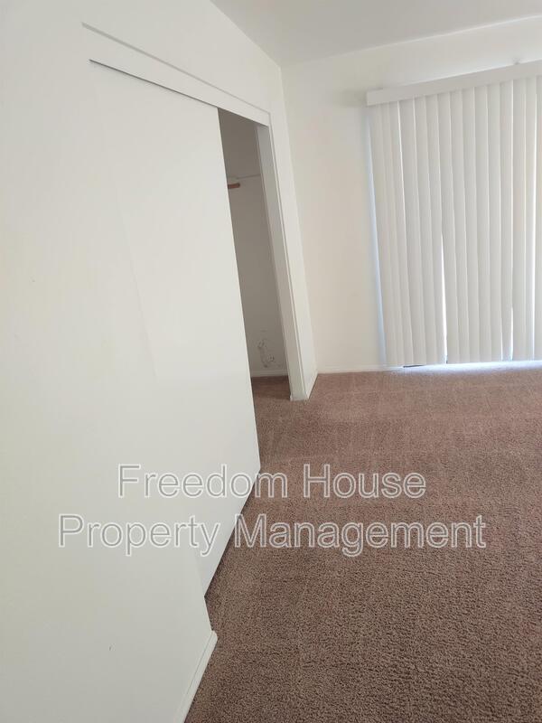 Building Photo - 2341 E Calvada Blvd