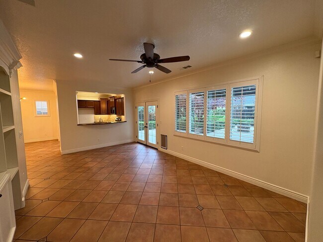 Building Photo - Two story home in NW Visalia Rent Ready!