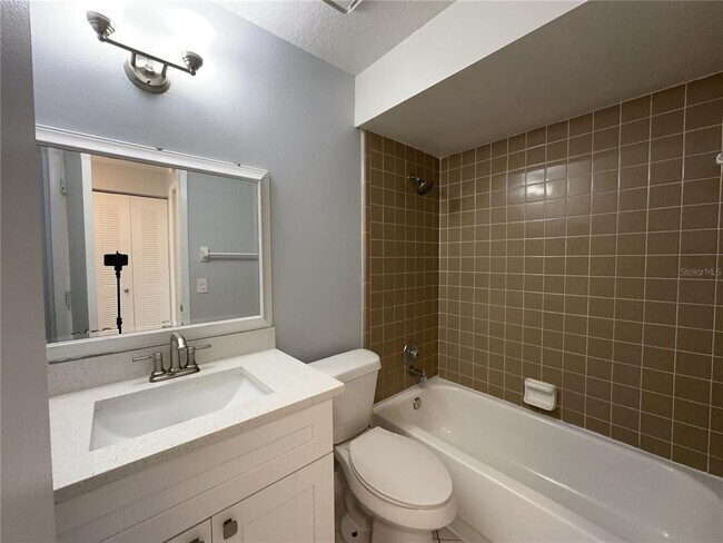 Building Photo - 22 W Country Cove Way
