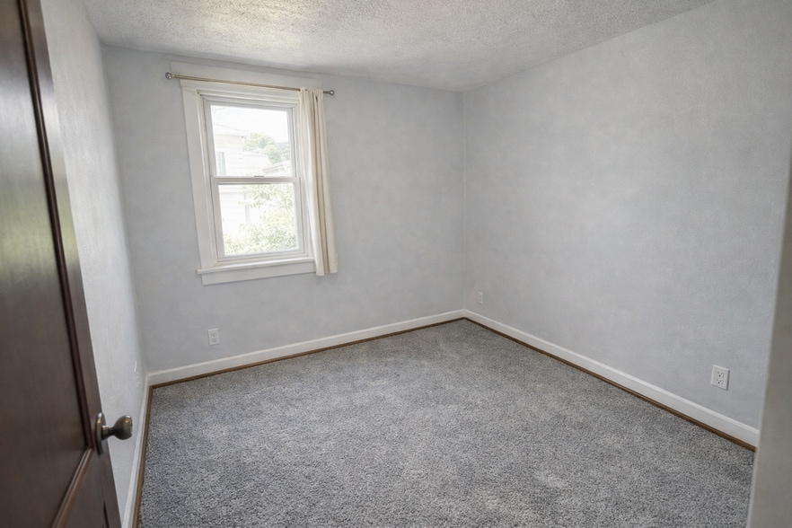 Building Photo - 1608 Woodmont Ave