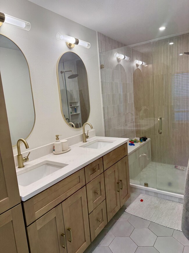 Building Photo - 350 Sailfish Dr