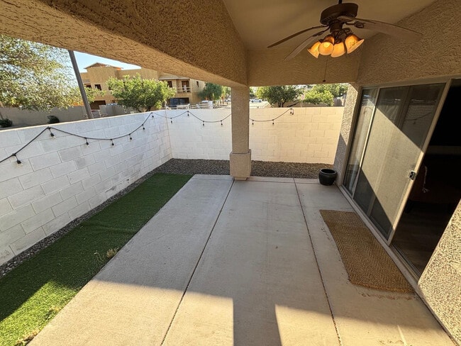 Building Photo - 948 E Savannah Dr