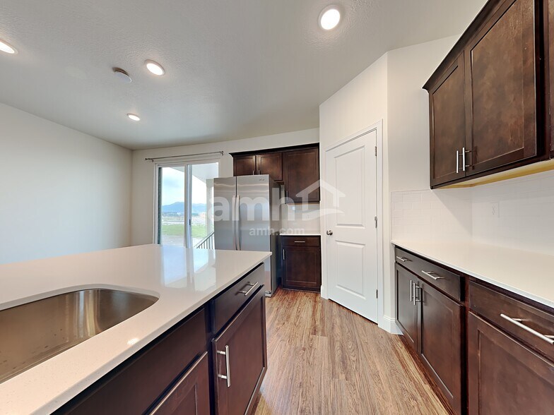 Building Photo - 3321 S 2580 W