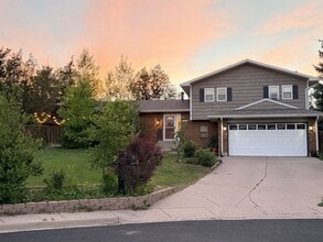 Building Photo - House For Lease