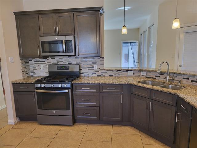 Building Photo - 2648 Dunbar Dr