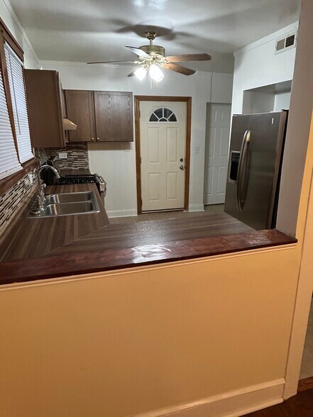 Kitchen - 8128 S Marshfield Ave