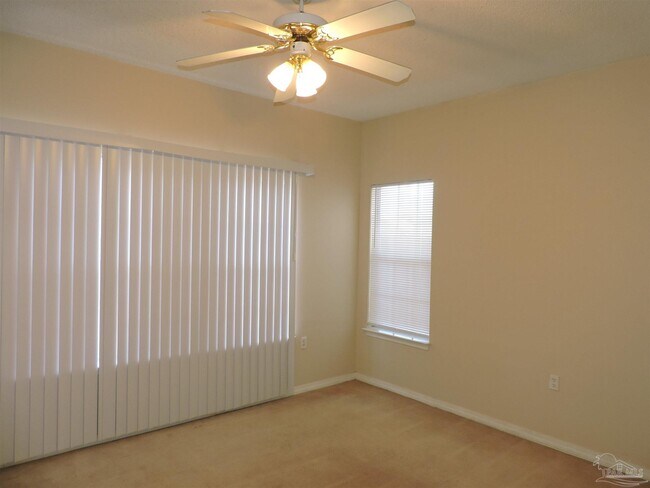 Building Photo - 206 Wildflower Ln