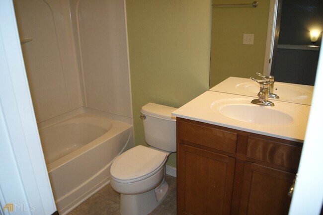 Building Photo - 2754 Deerwood Ln