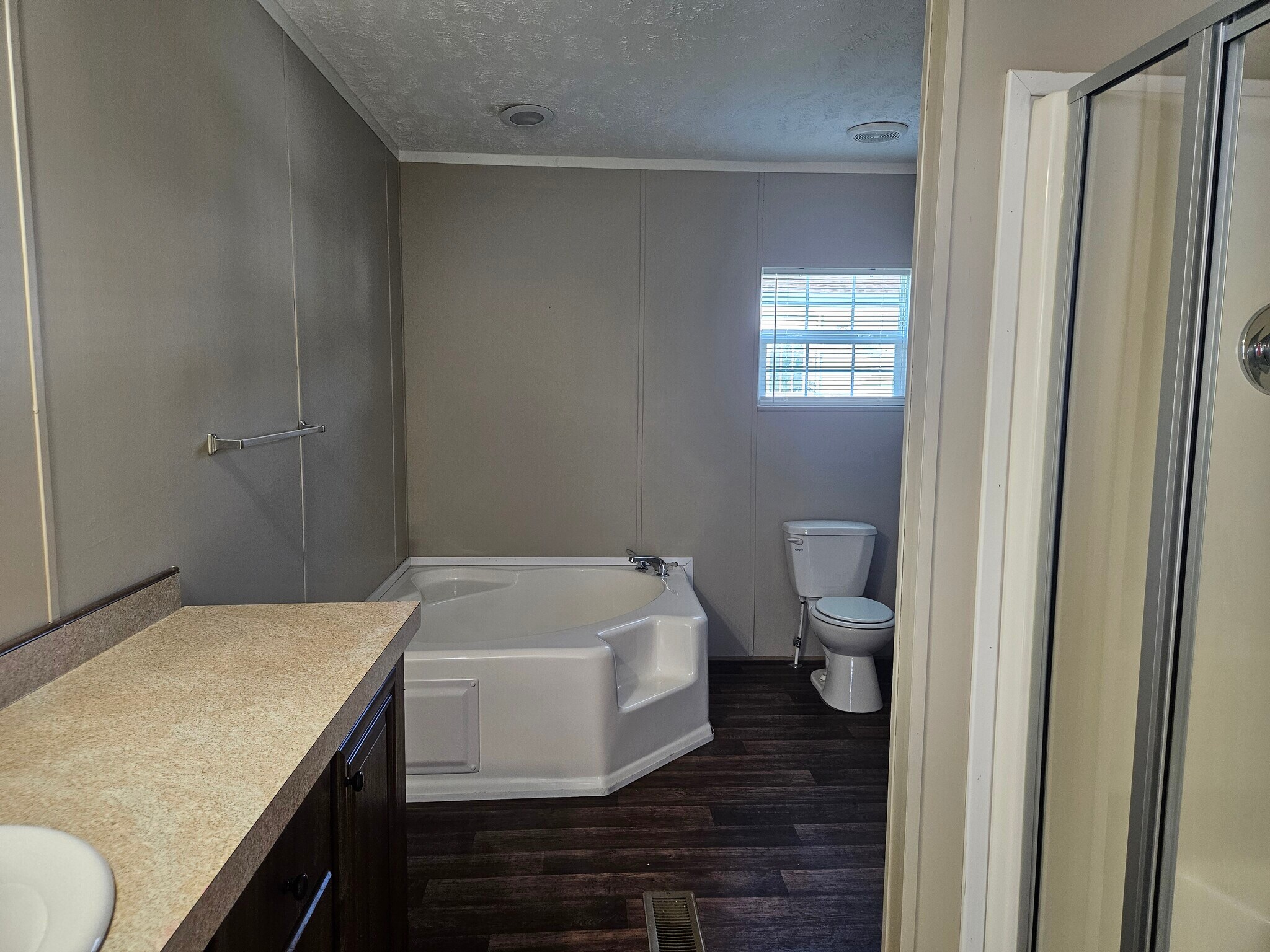 Building Photo - 61 Lynnwood Cir