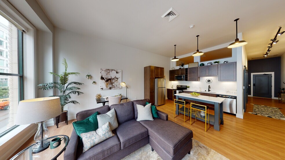 Plankinton Clover 161 W Wisconsin Ave Milwaukee WI 53203 Apartment