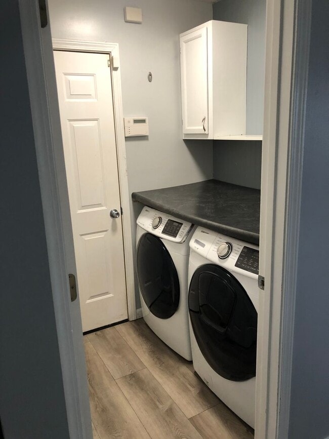 Building Photo - TWYCKENHAM ESTATES....3 Bedroom 2.5 Bath House