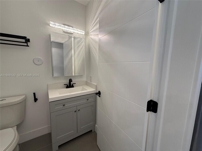 Building Photo - 1721 SW 13th St