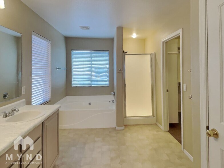 Building Photo - 672 W Barrus St