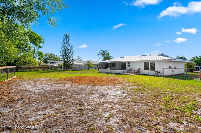 Building Photo - 1310 Mariposa Dr NE