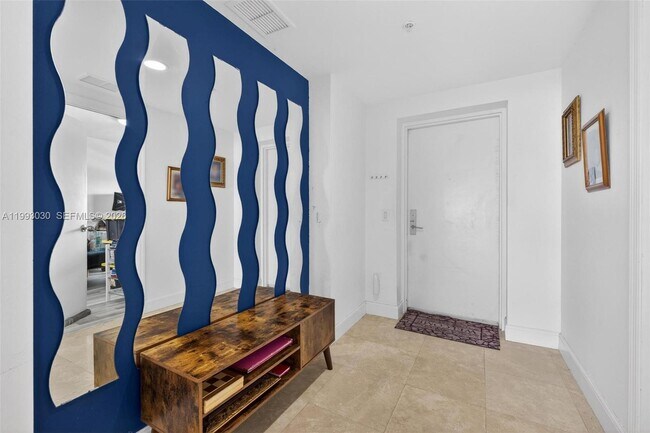 Building Photo - 15051 Royal Oaks Ln