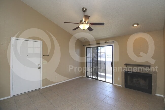 Building Photo - 533 W Guadalupe Rd