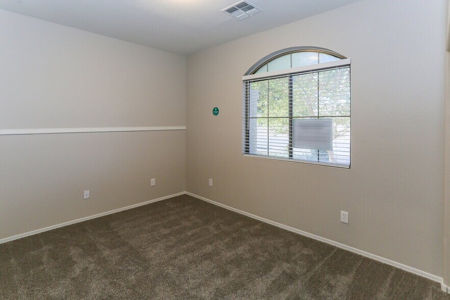 Building Photo - 6531 S 17th Ave