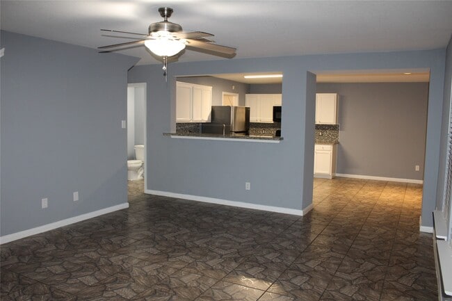 Building Photo - 8143 Sanders Forest Ct