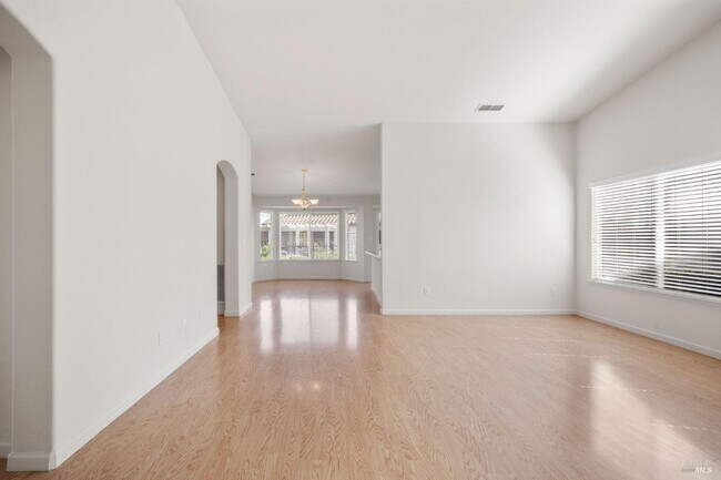 Building Photo - 332 Watson Hollow Dr