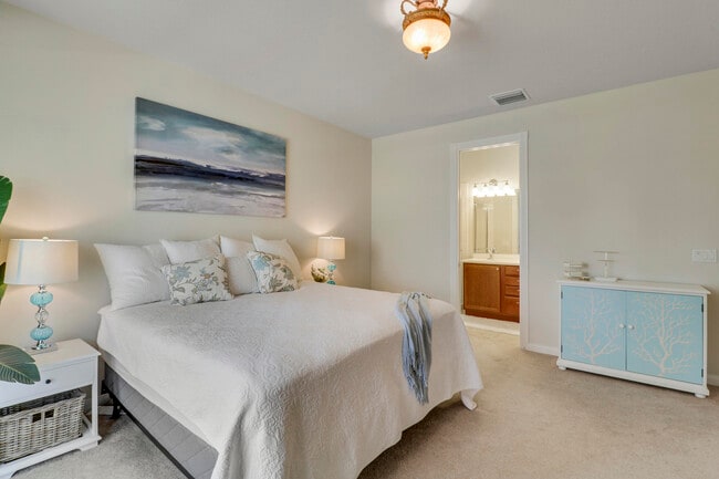 Building Photo - 1323 N Jeaga Dr