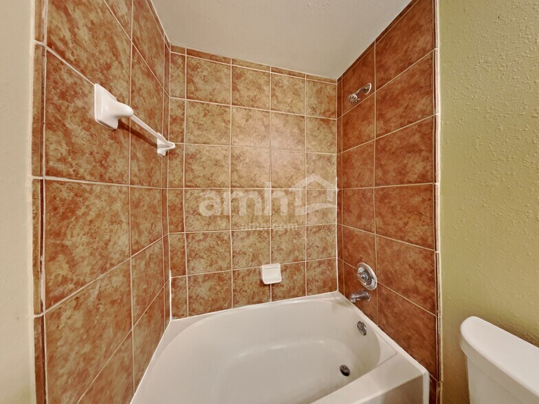 Building Photo - 631 Gateship Dr
