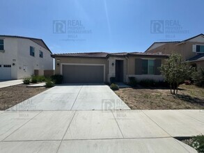 Building Photo - Beautiful 3 Bed, 2 Bath Single-Story Home ...