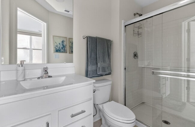 Building Photo - 2213 Venture Dr