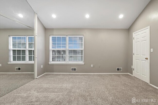 Building Photo - 1707 Ridgeview Ct