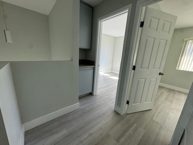 Building Photo - Fully renovated Condo