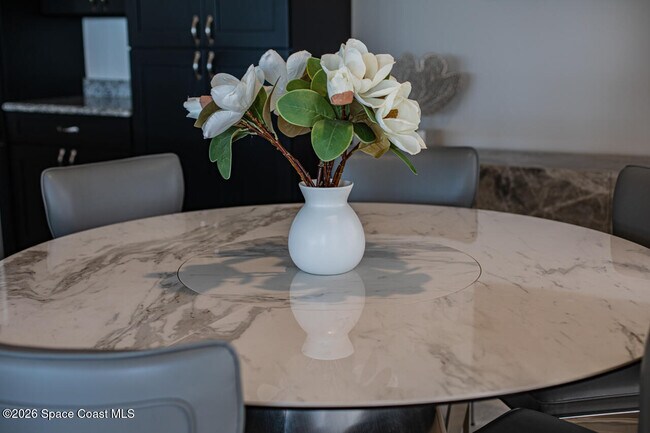 Building Photo - 1025 Jimmy Buffett Mem Hwy