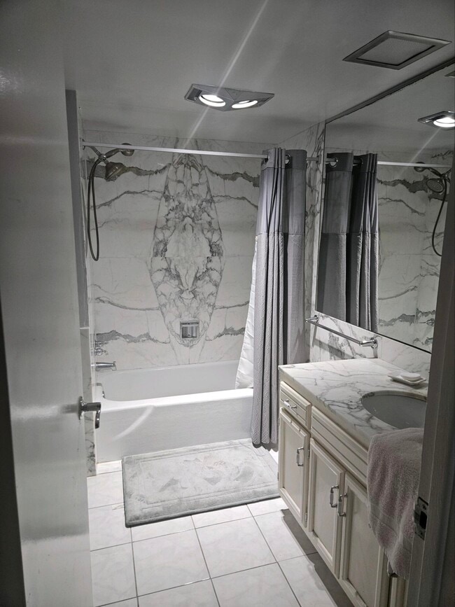 Building Photo - 3850 Galt Ocean Dr