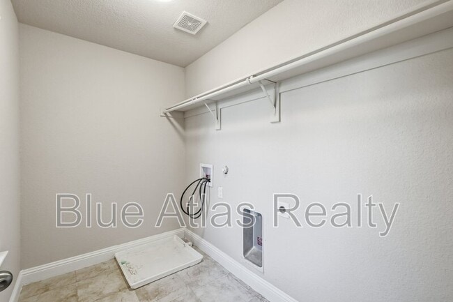 Building Photo - 268 Castleridge Dr