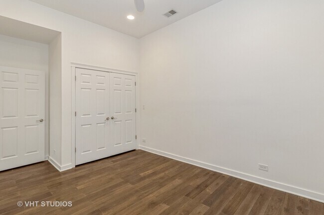 Building Photo - 1644 W Blackhawk St