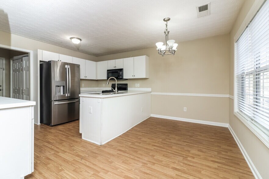 Building Photo - 300 Kentshire Pl NW